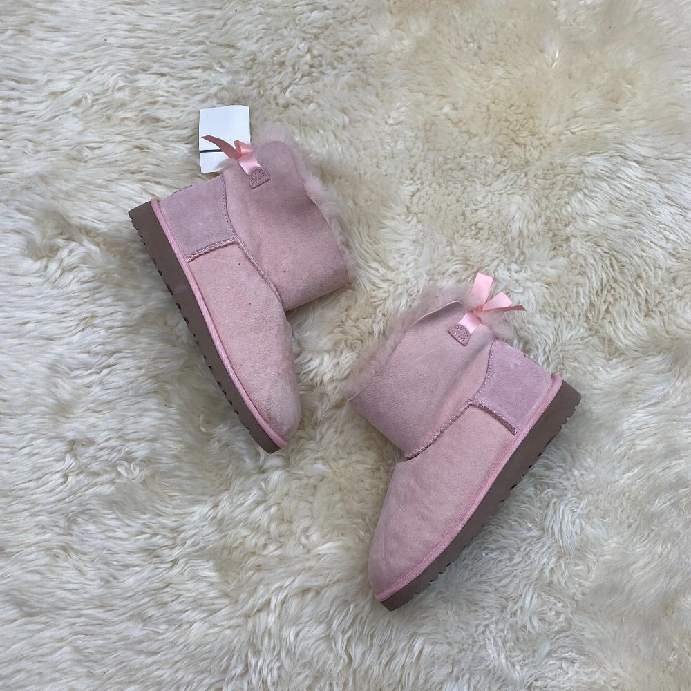 UGG BOOTS YOUTH SIZE 5 oritq very comfortable